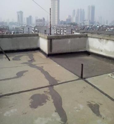 左贡漏水维修 楼顶漏水是什么原因，楼顶漏水维修方法是什么?